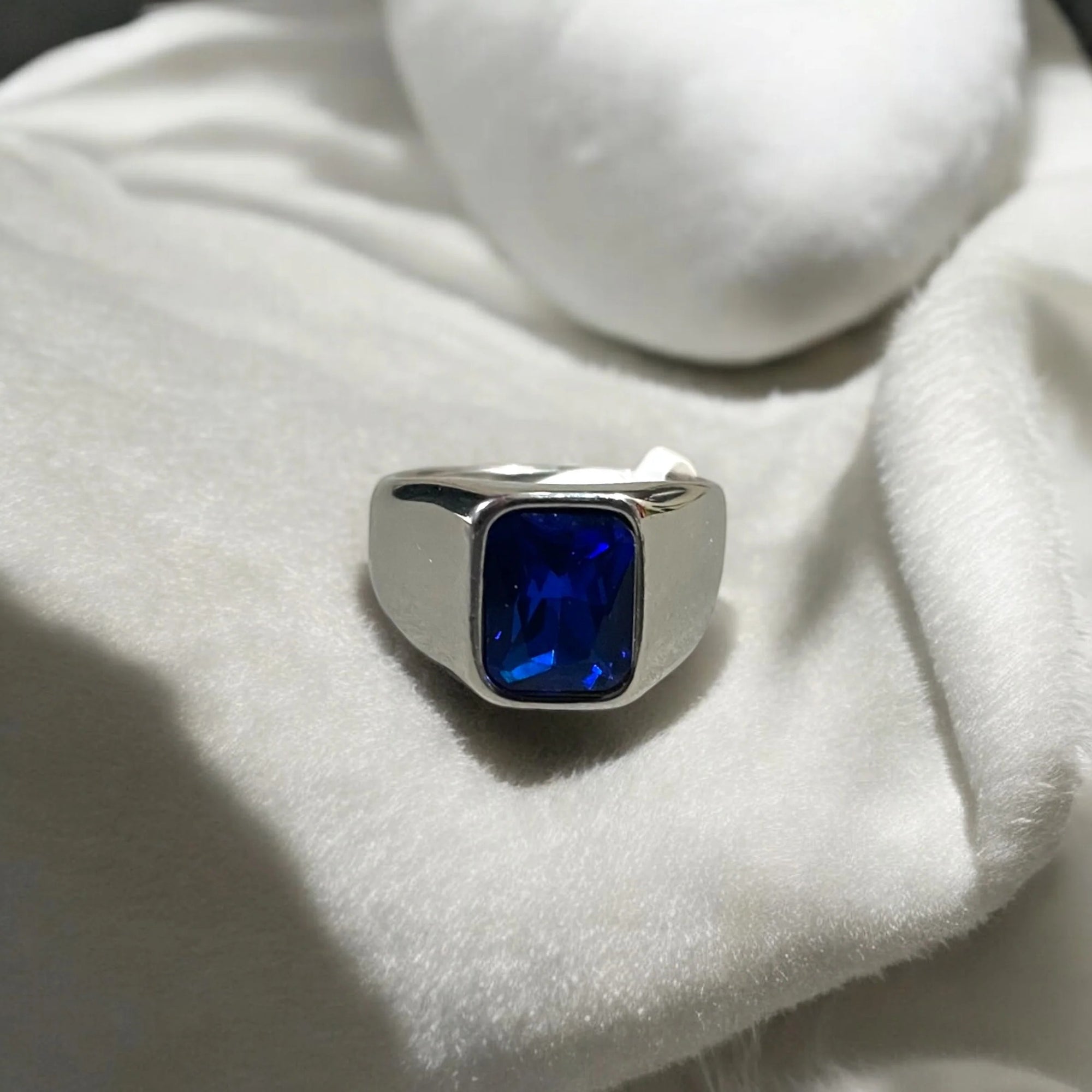 “Sapphire Crest” Blue Stone Ring