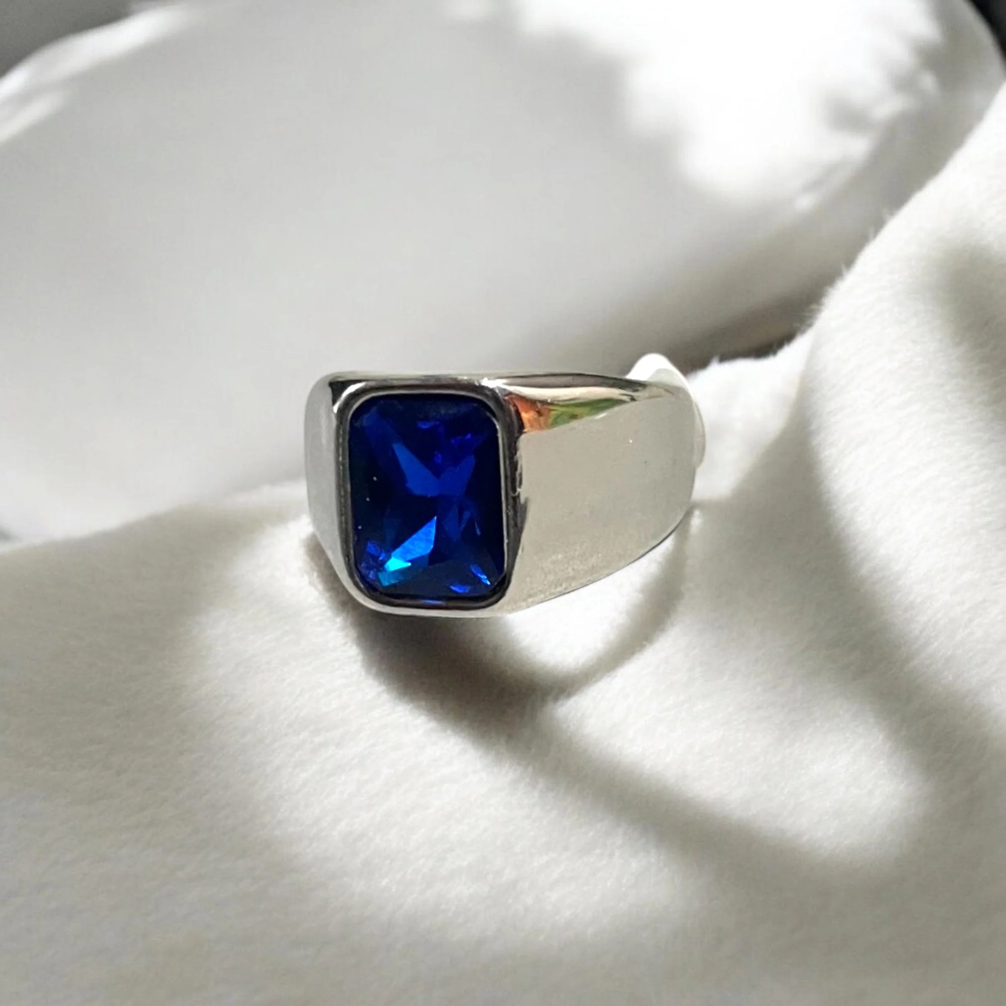 “Sapphire Crest” Blue Stone Ring